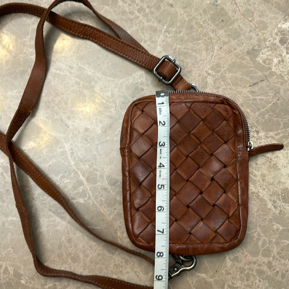 Vilenca crossbody